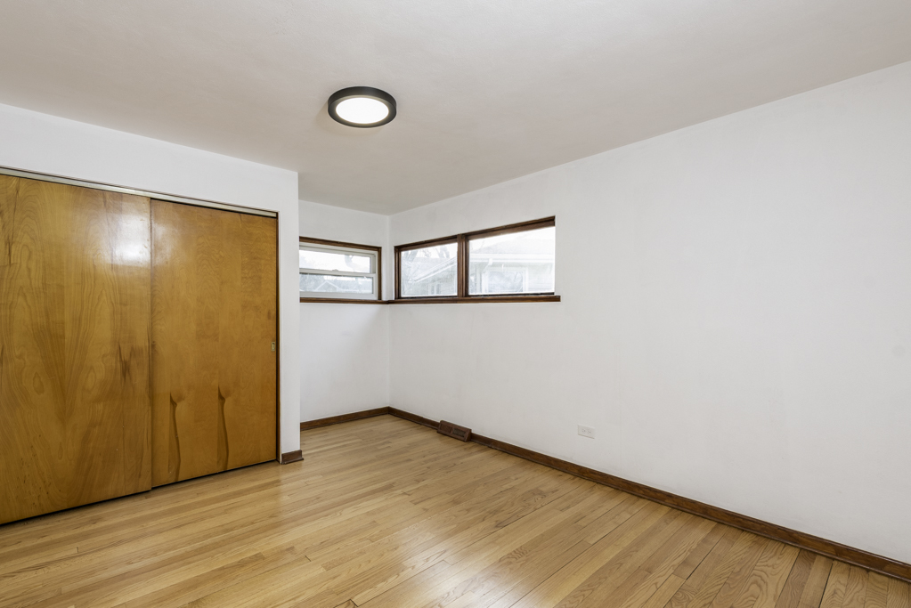 1916 Niva Court, Waukegan, IL 60087