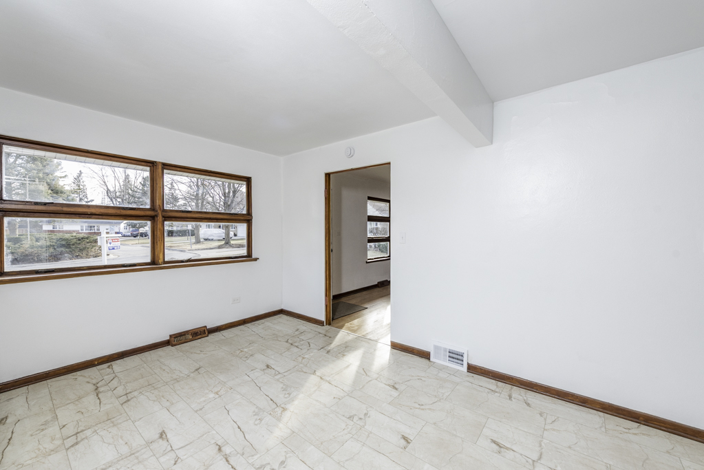 1916 Niva Court, Waukegan, IL 60087