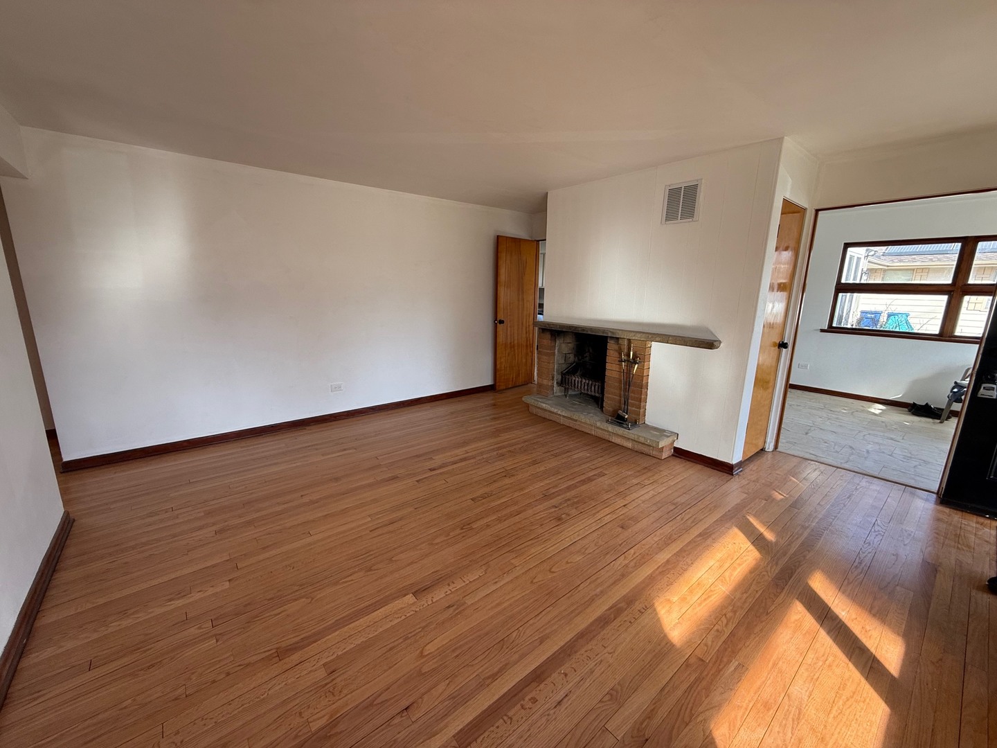 1916 Niva Court, Waukegan, IL 60087