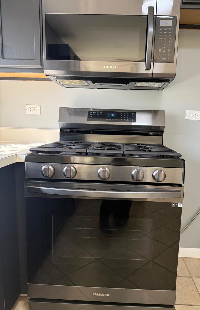 295 Chrisman Drive, Streamwood, IL 60107