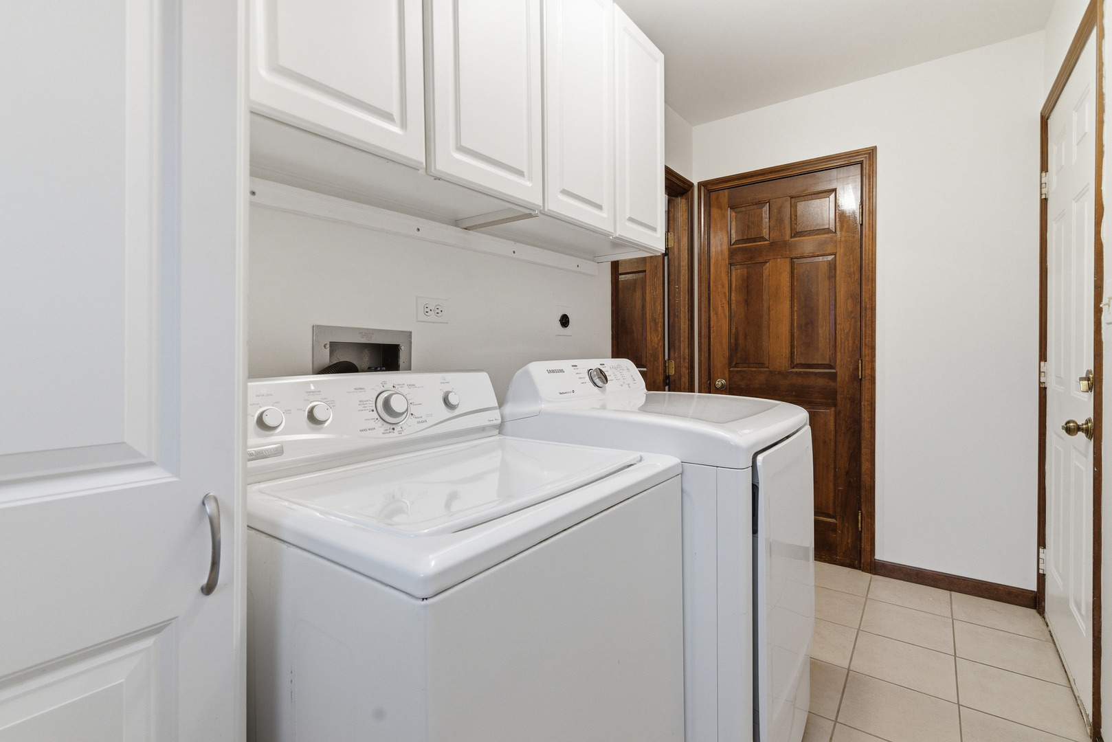 1889 Winkler Court, Lisle, IL 60532