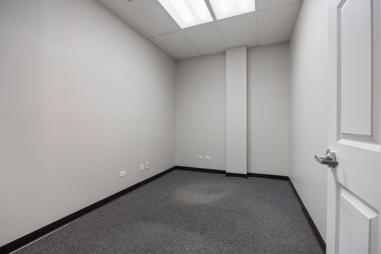 1111 Burlington Avenue #105, Lisle, IL 60532