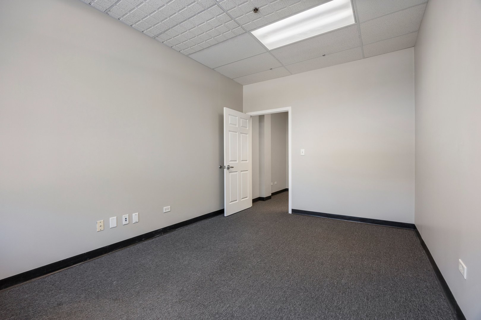 1111 Burlington Avenue #105, Lisle, IL 60532