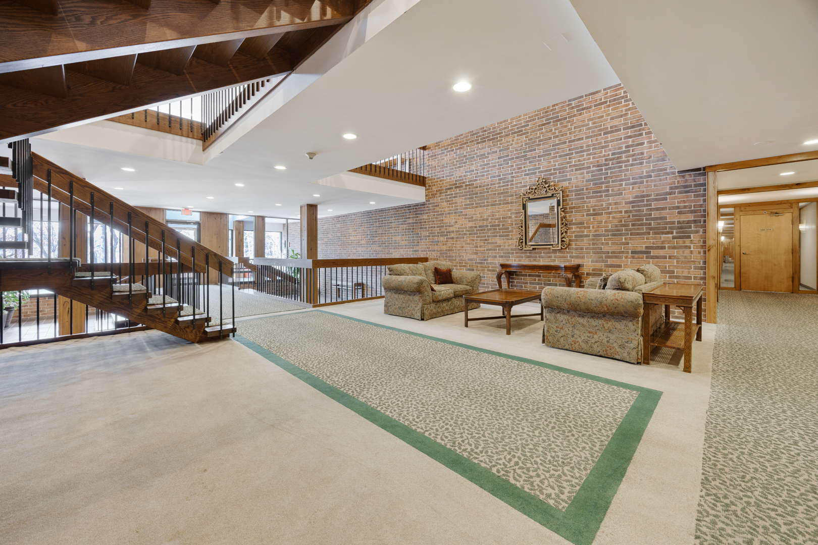 1401 Burr Oak Road #117B, Hinsdale, IL 60521