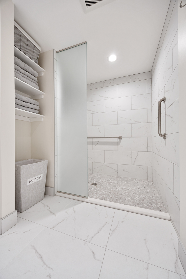 1401 Burr Oak Road #117B, Hinsdale, IL 60521