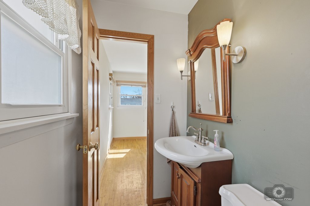 904 Cove Avenue, Lockport, IL 60441