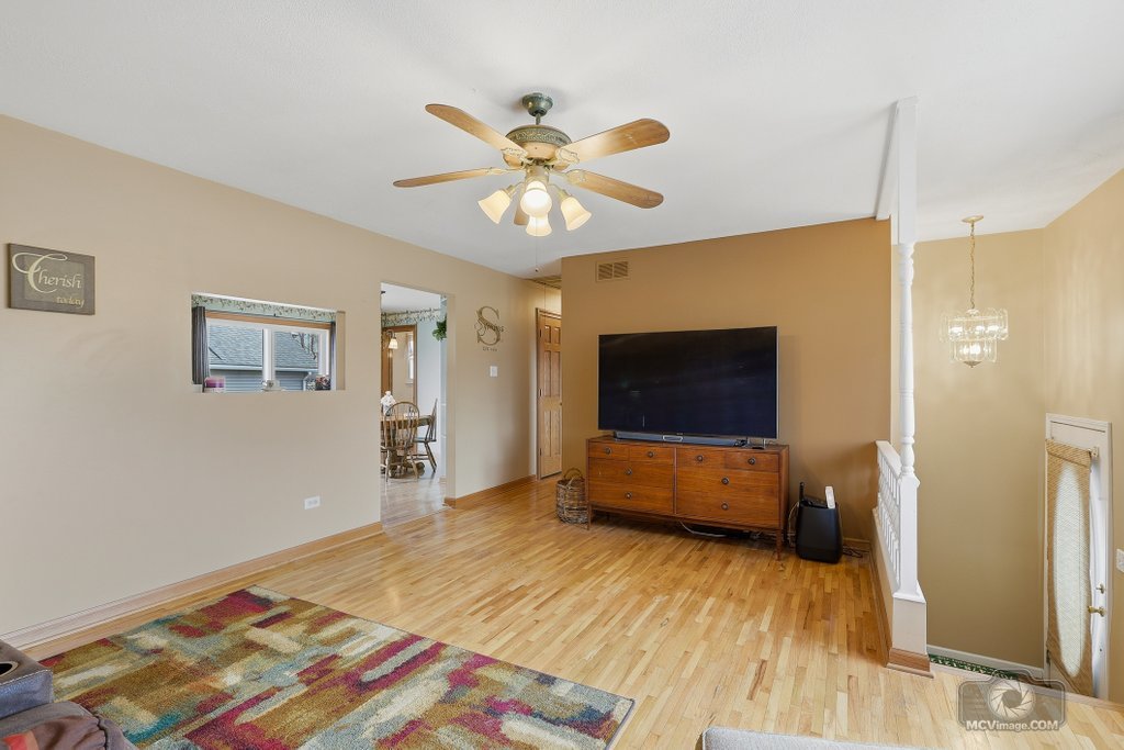 904 Cove Avenue, Lockport, IL 60441