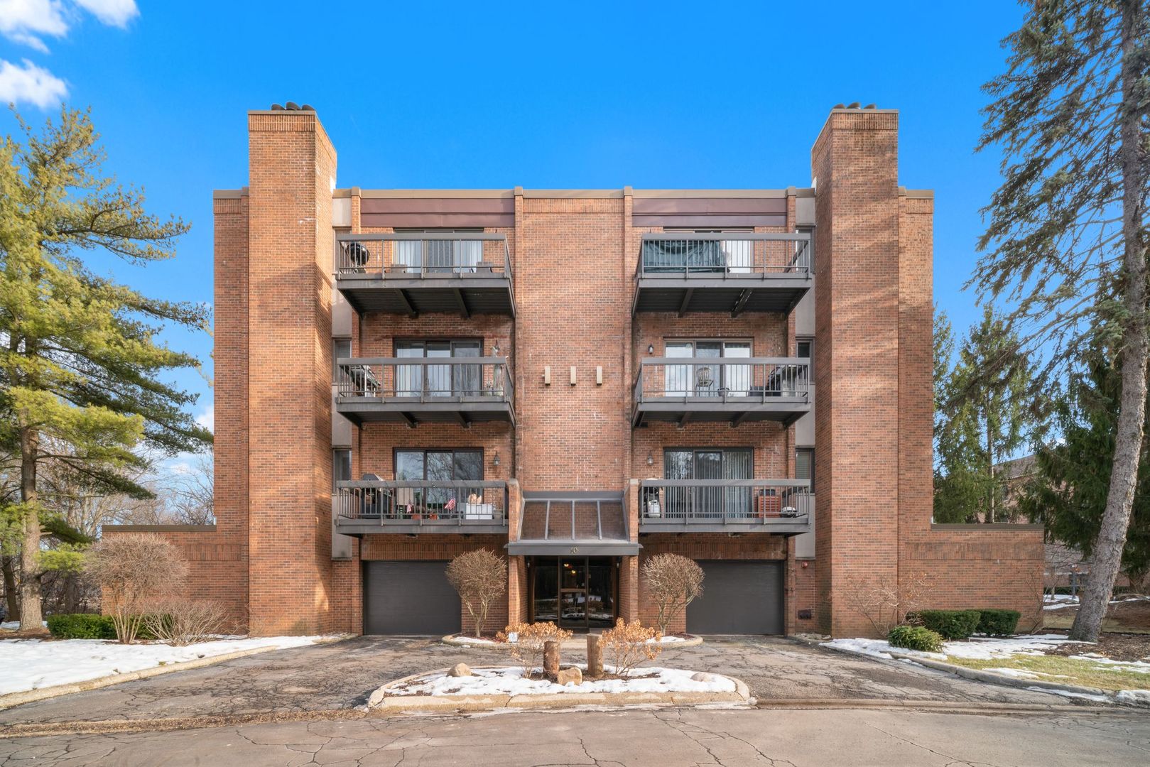 10 Trafalgar Square #403, Lincolnshire, IL 60069