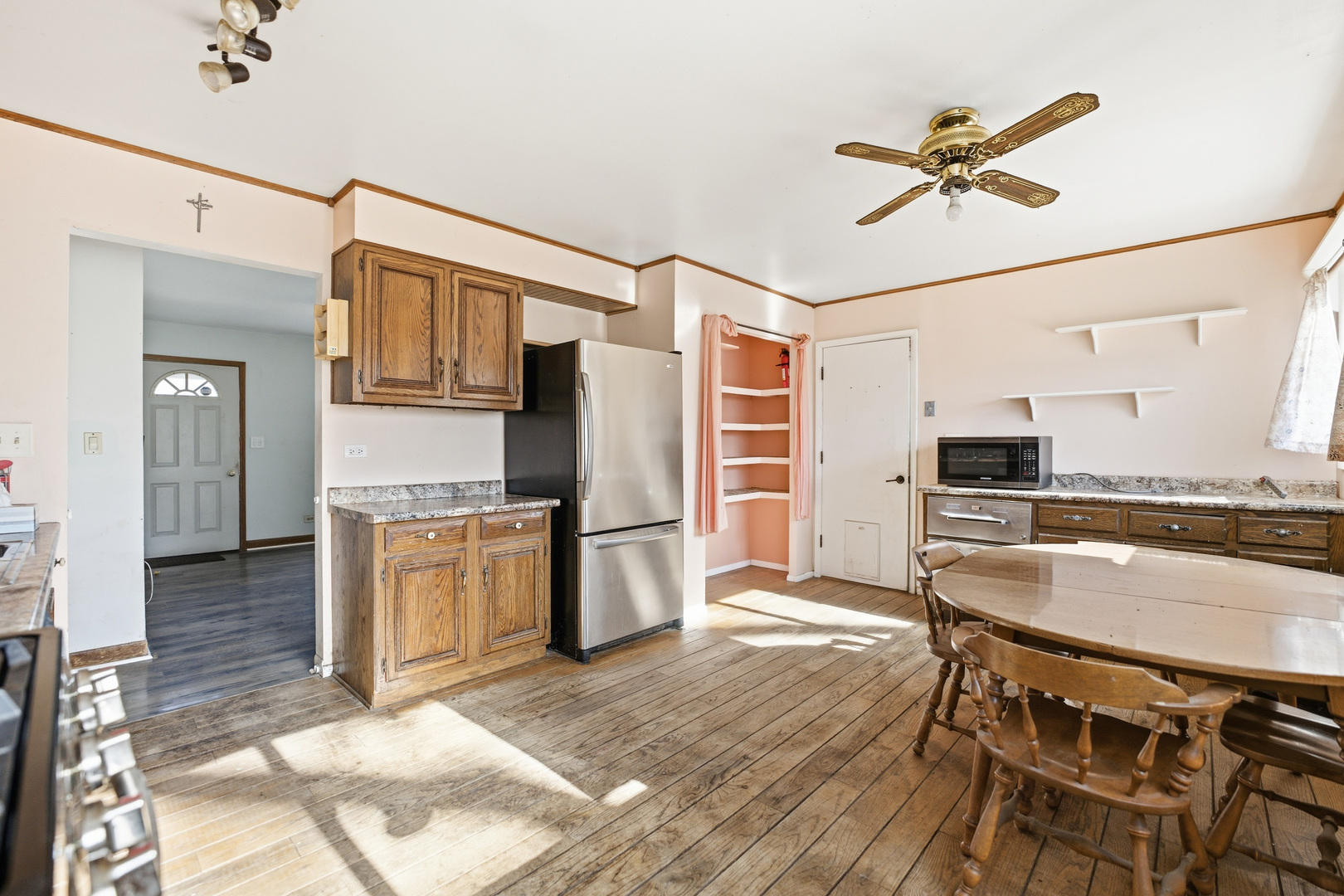 425 Walnut Drive, Streamwood, IL 60107