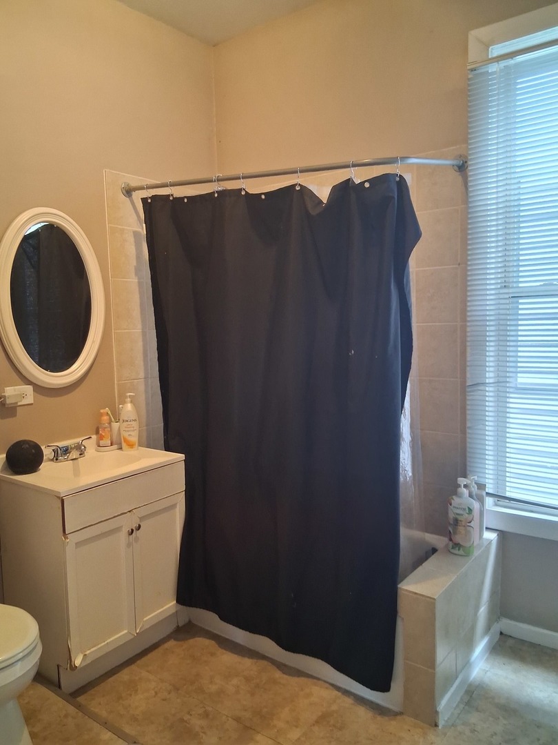 4810 S Union Avenue, Chicago, IL 60609