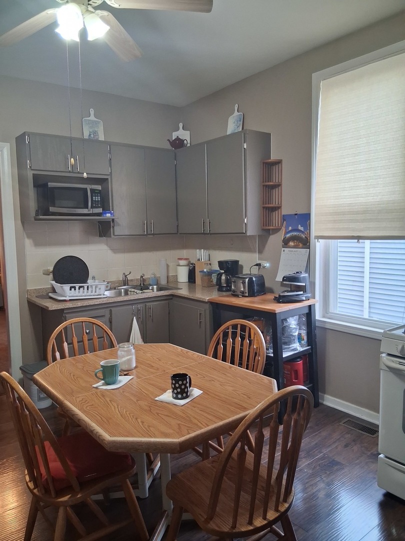 4810 S Union Avenue, Chicago, IL 60609