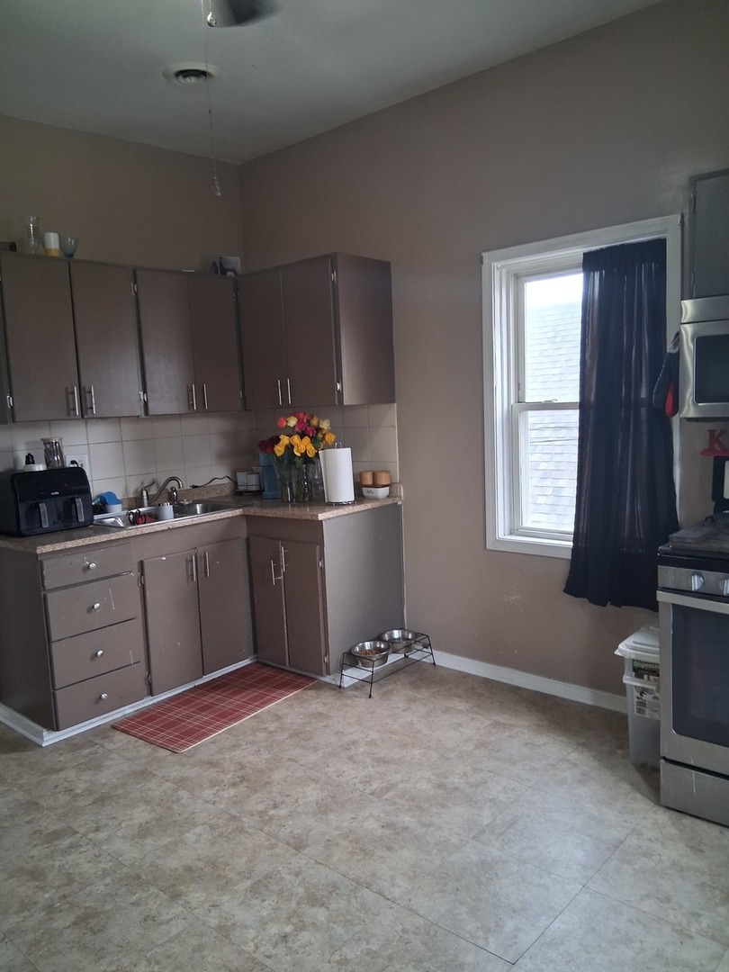 4810 S Union Avenue, Chicago, IL 60609