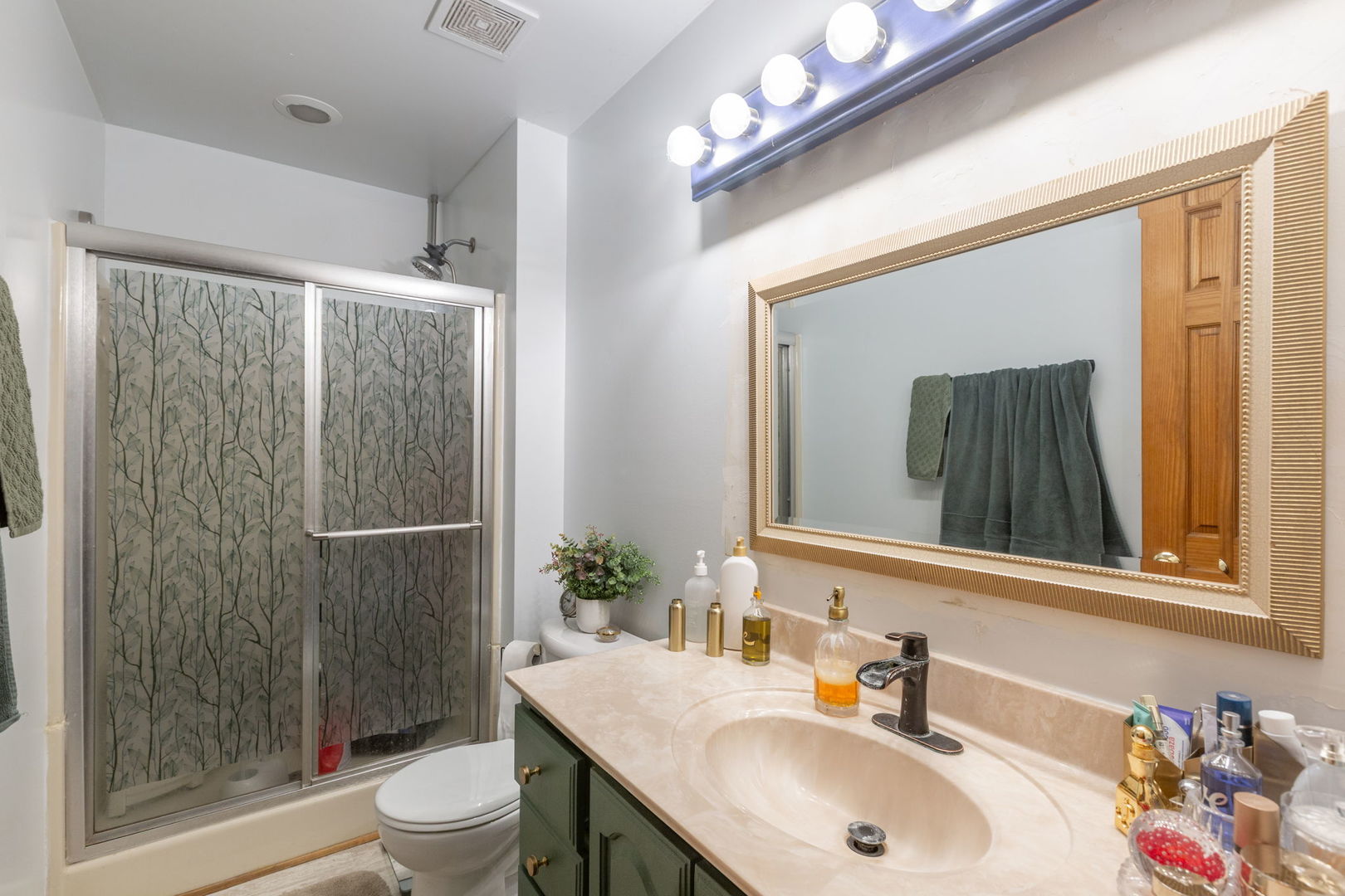 5 Echo Hill Road, Oakwood Hills, IL 60013