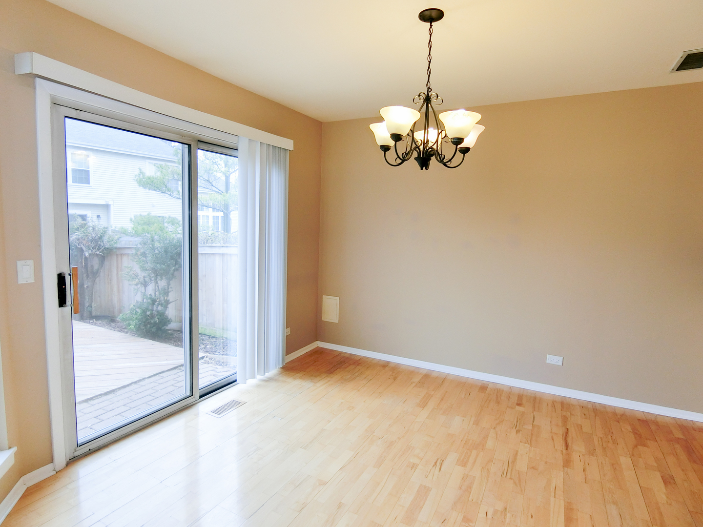 905 Sturnbridge Court, Schaumburg, IL 60173