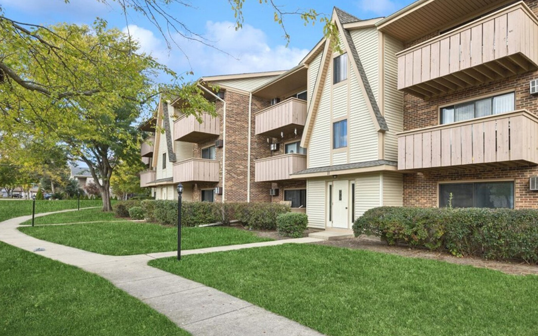 11 Echo Court #12, Vernon Hills, IL 60061