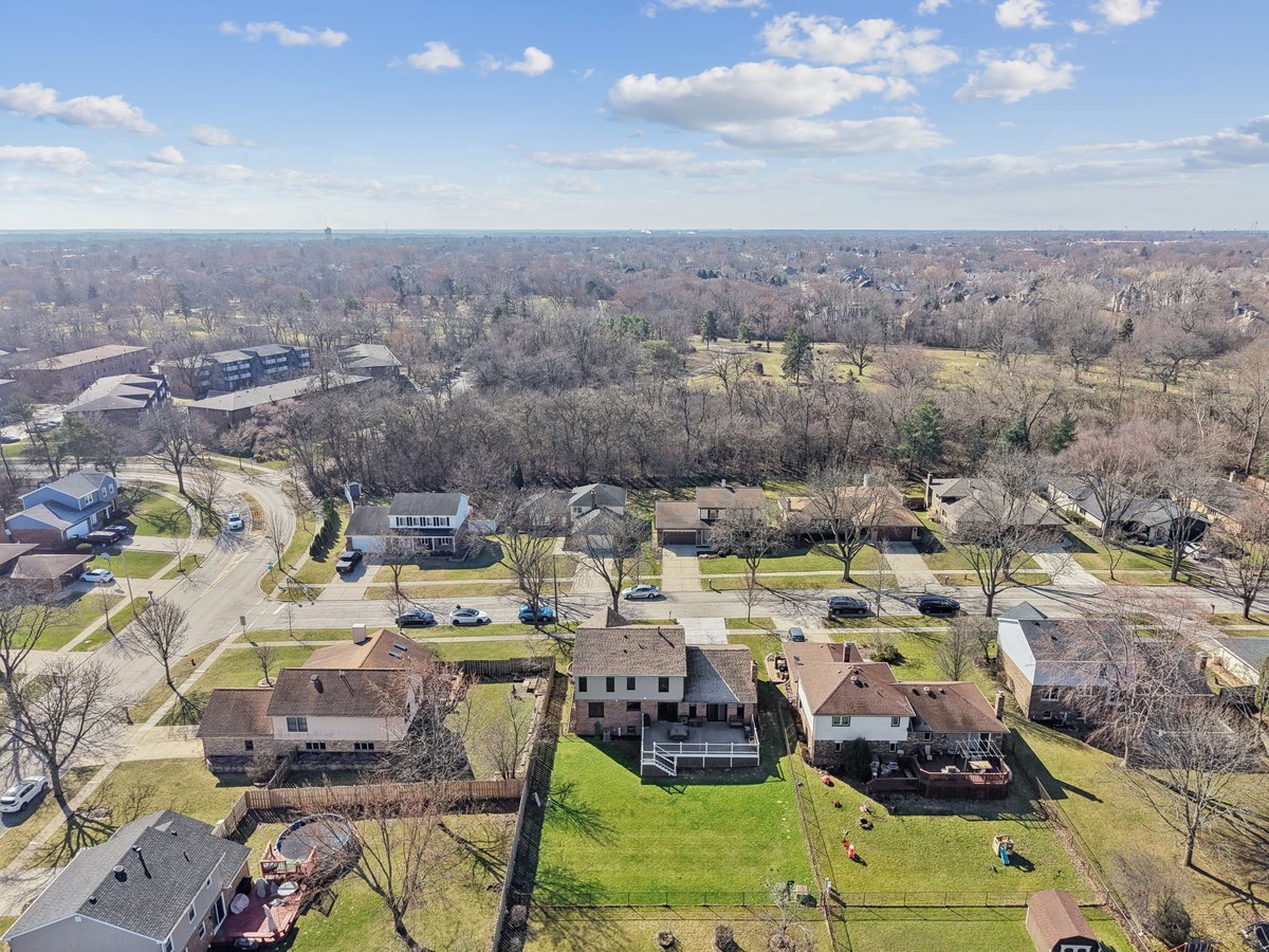 406 Whipple Lane, Westmont, IL 60559