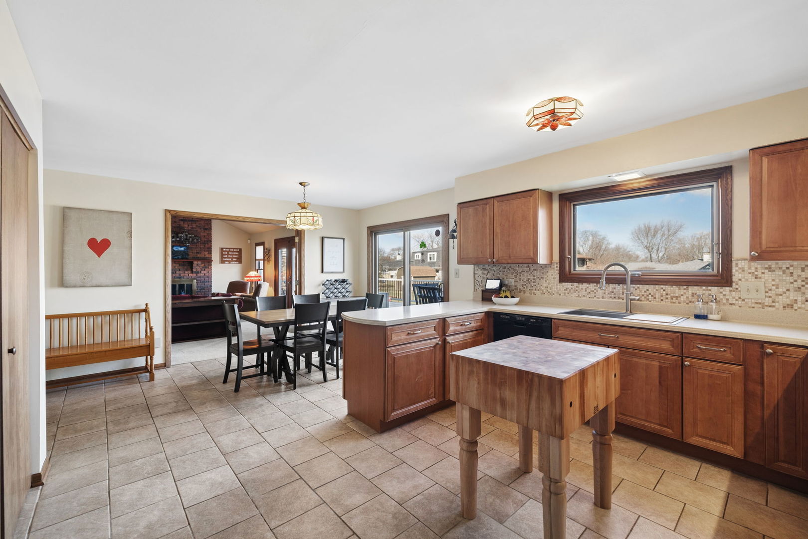 406 Whipple Lane, Westmont, IL 60559