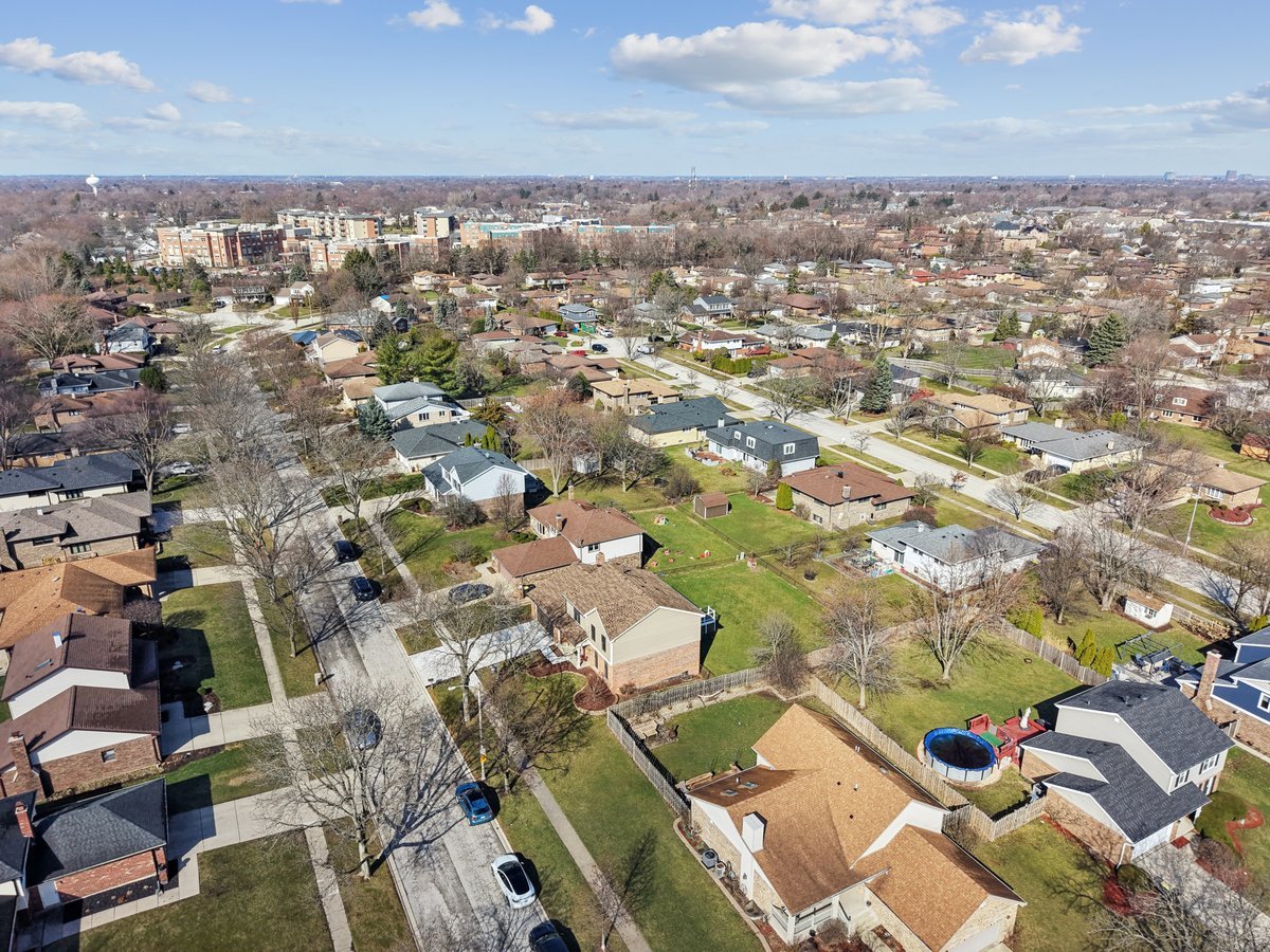 406 Whipple Lane, Westmont, IL 60559