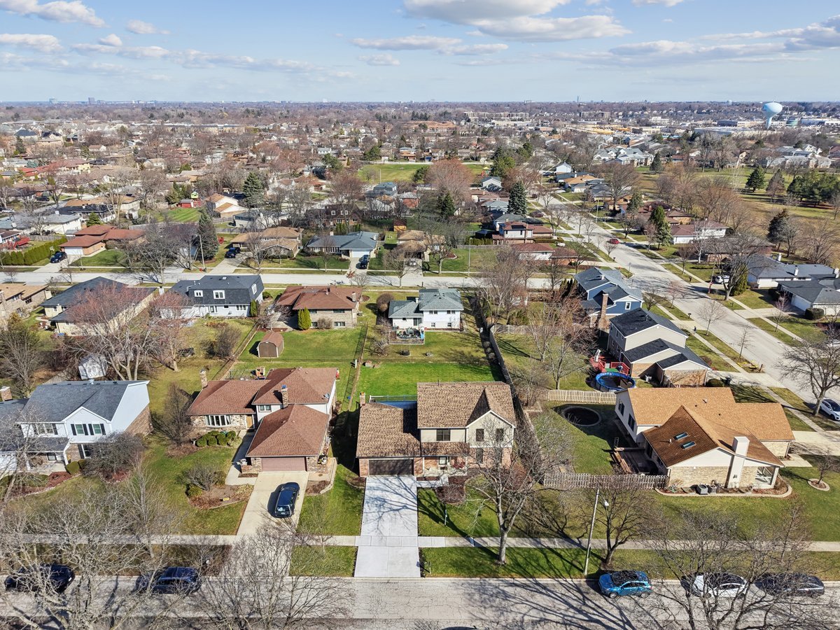 406 Whipple Lane, Westmont, IL 60559