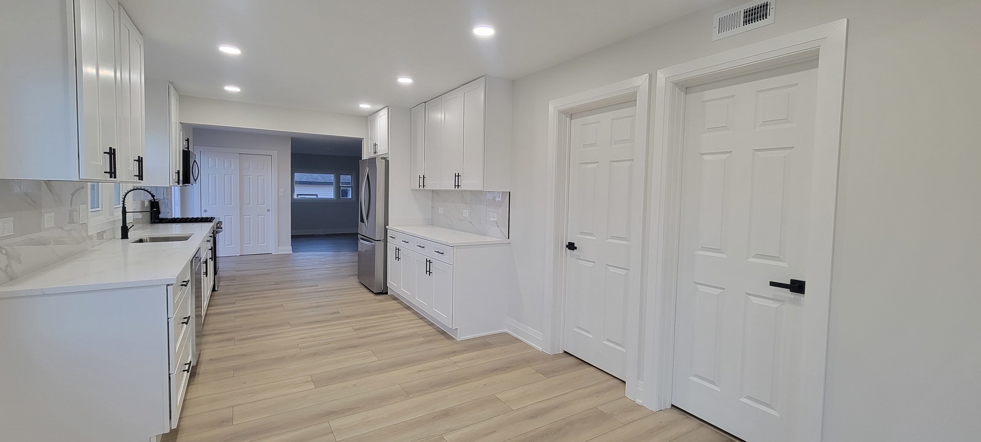 7501 W Winnemac Avenue, Harwood Heights, IL 60706