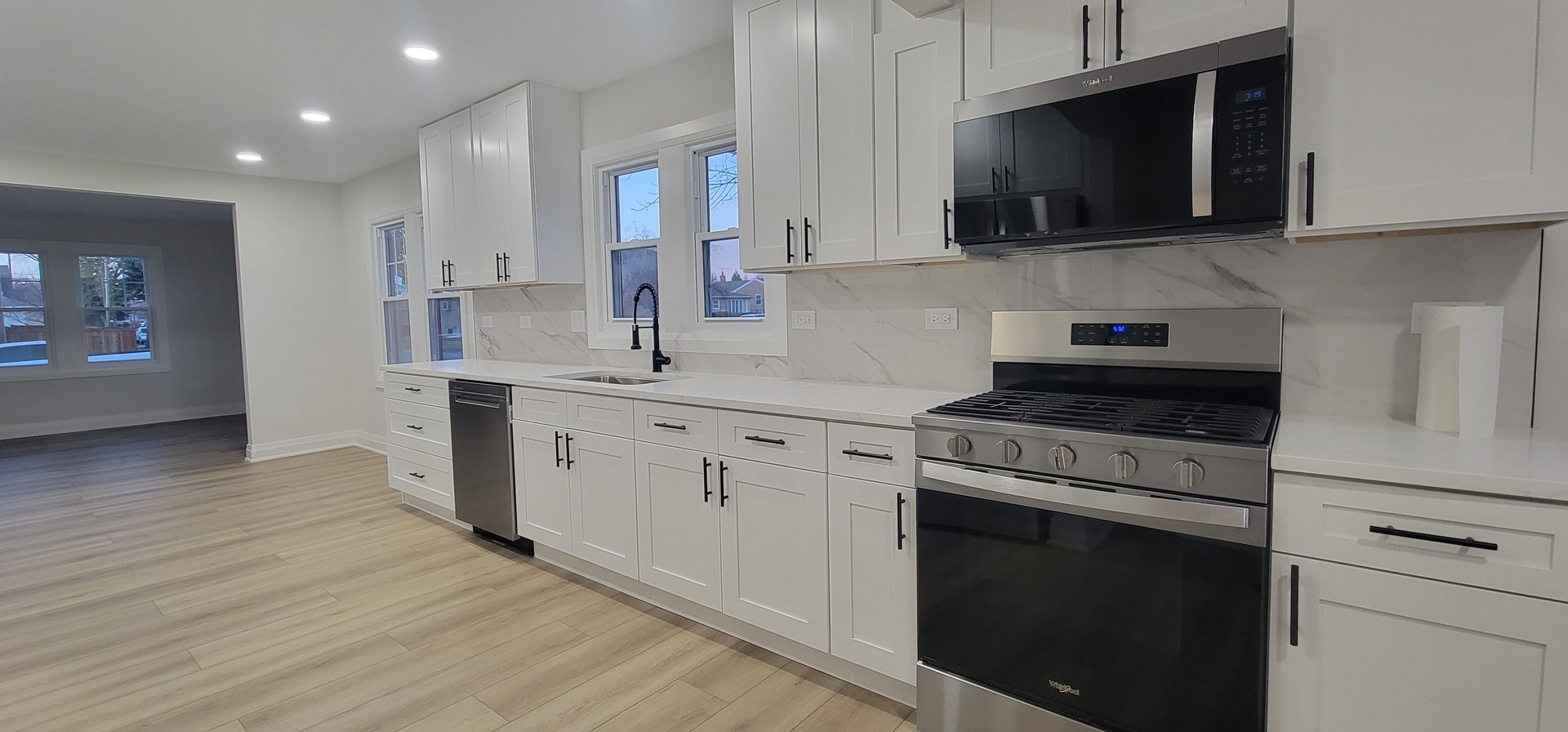 7501 W Winnemac Avenue, Harwood Heights, IL 60706