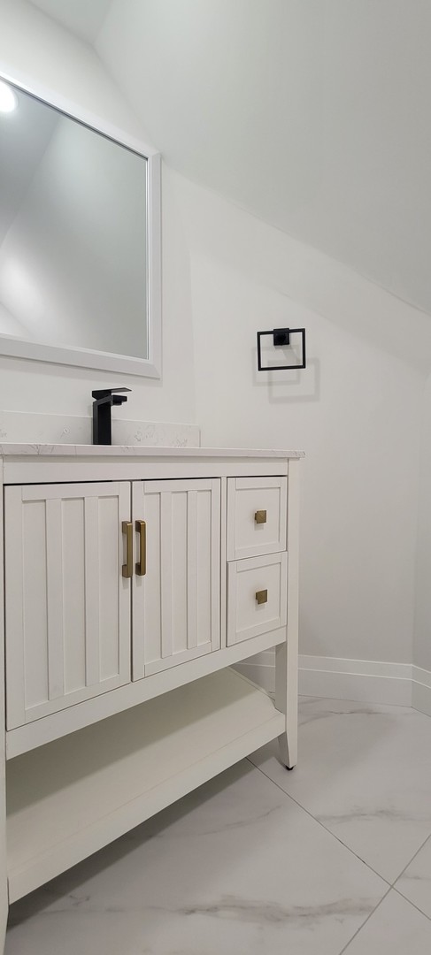 7501 W Winnemac Avenue, Harwood Heights, IL 60706