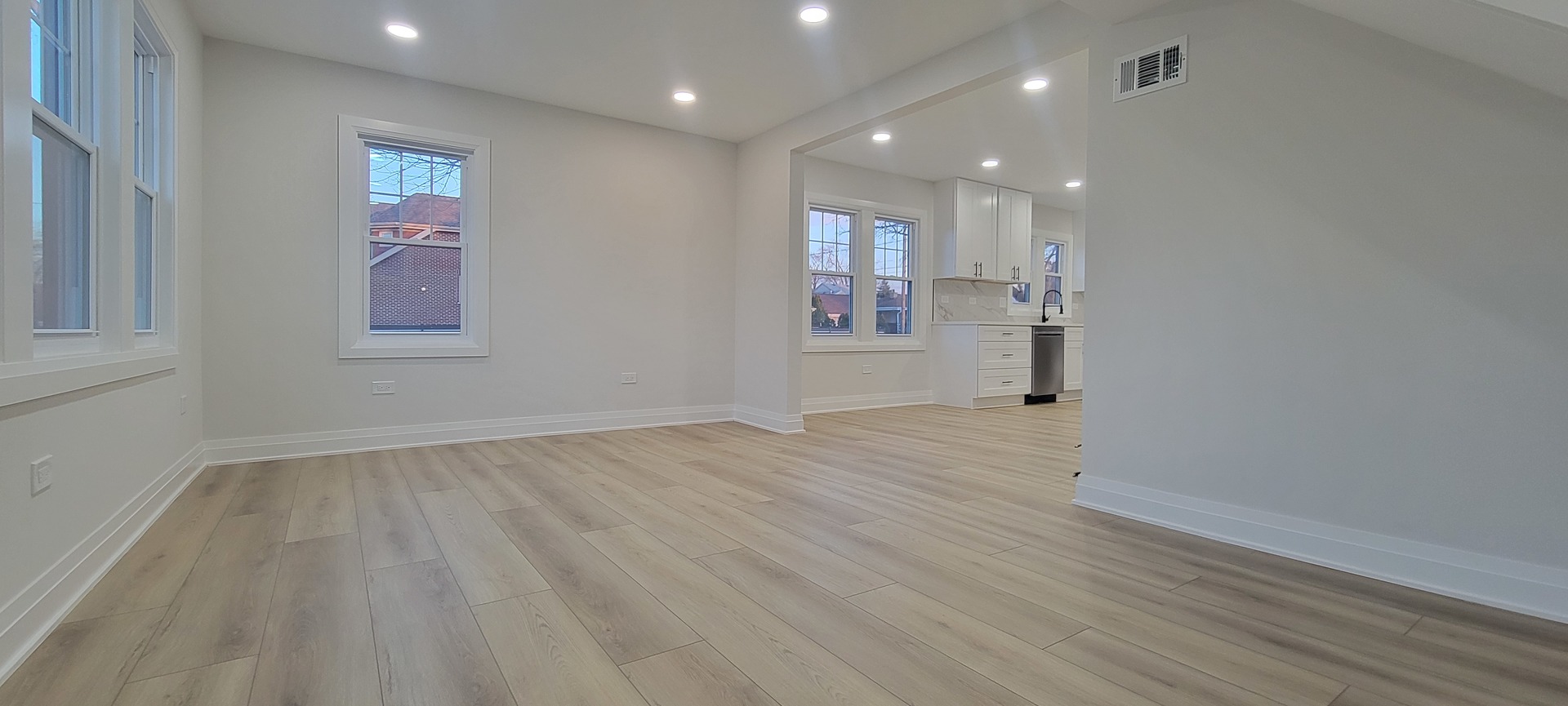 7501 W Winnemac Avenue, Harwood Heights, IL 60706