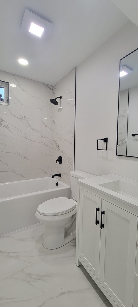 7501 W Winnemac Avenue, Harwood Heights, IL 60706