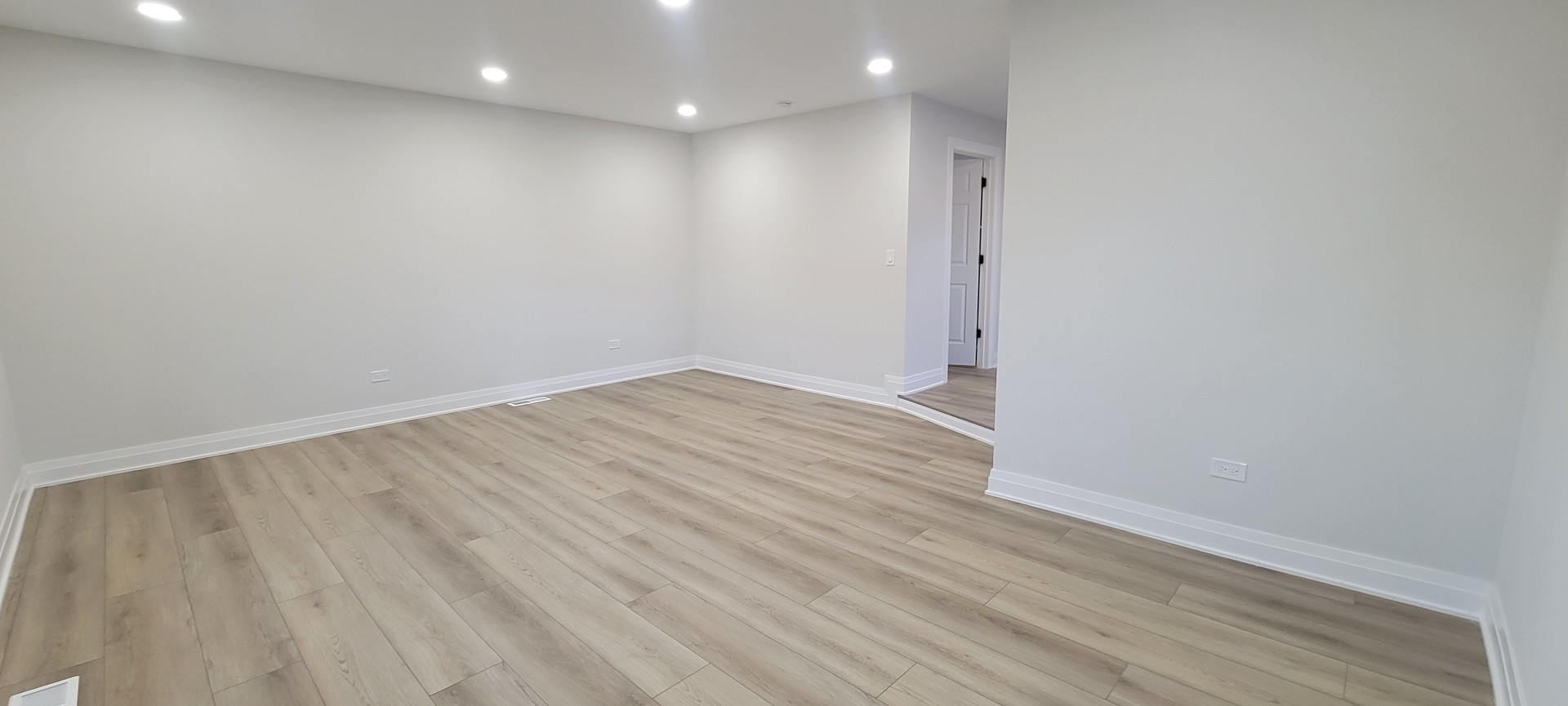 7501 W Winnemac Avenue, Harwood Heights, IL 60706