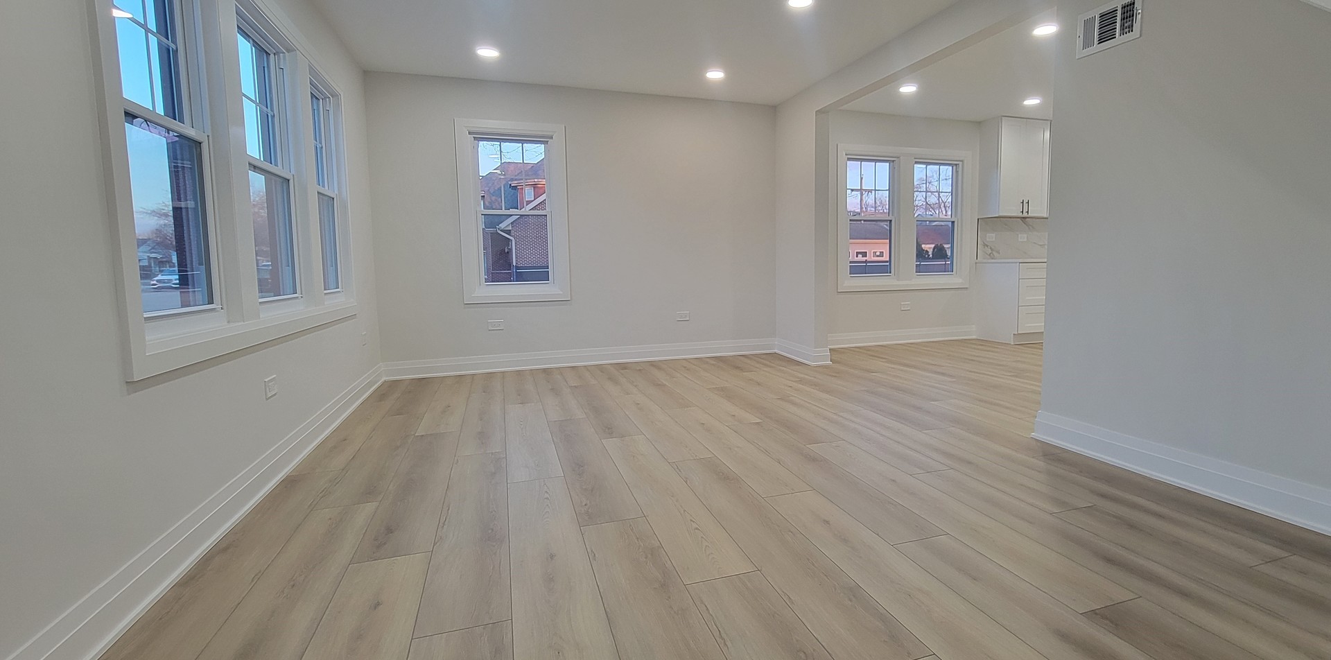 7501 W Winnemac Avenue, Harwood Heights, IL 60706