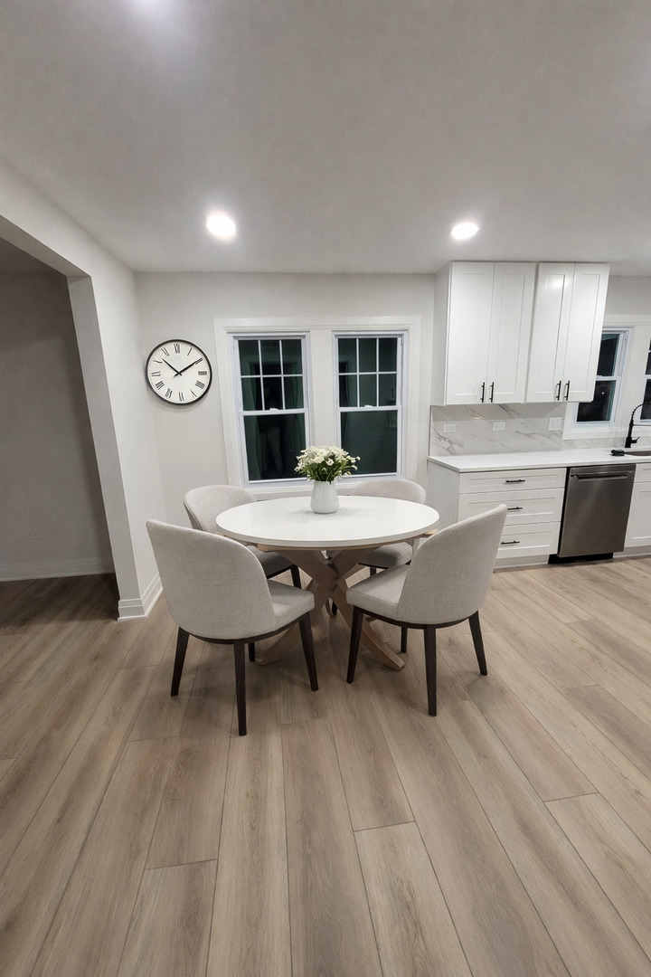 7501 W Winnemac Avenue, Harwood Heights, IL 60706