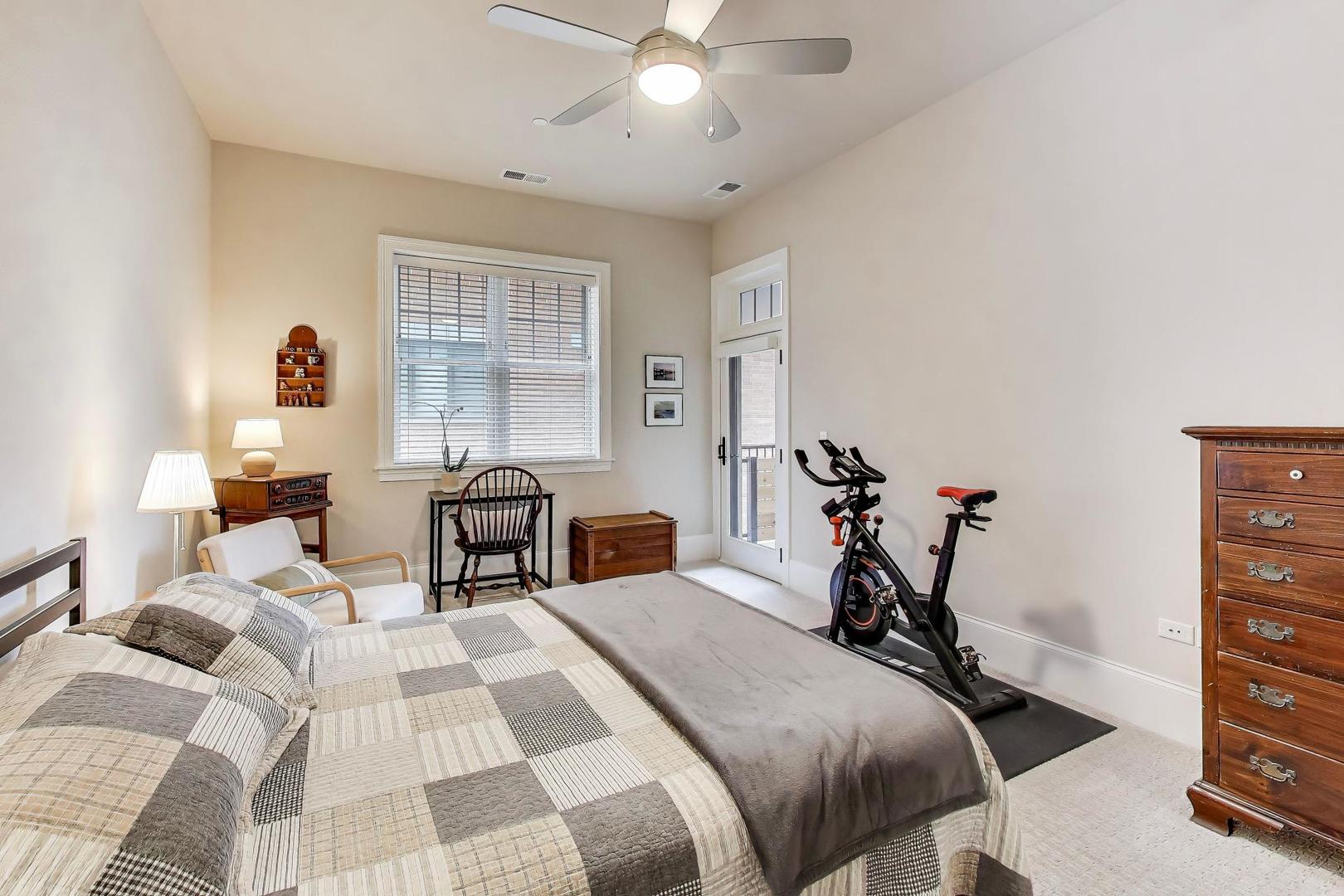 105 S Cottage Hill Avenue #206, Elmhurst, IL 60126