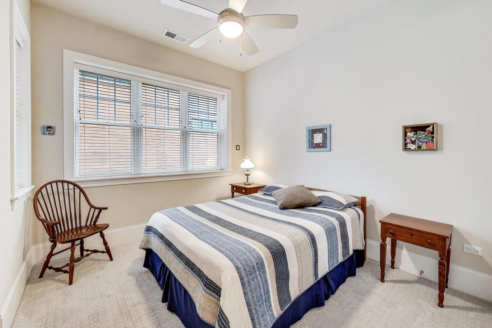 105 S Cottage Hill Avenue #206, Elmhurst, IL 60126