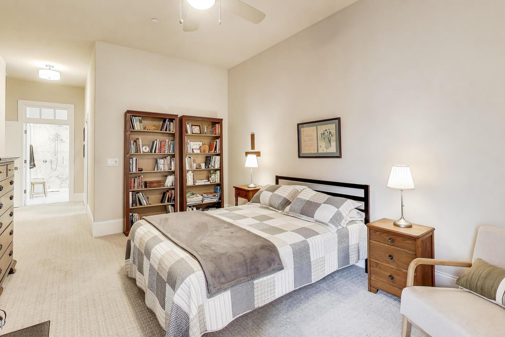 105 S Cottage Hill Avenue #206, Elmhurst, IL 60126