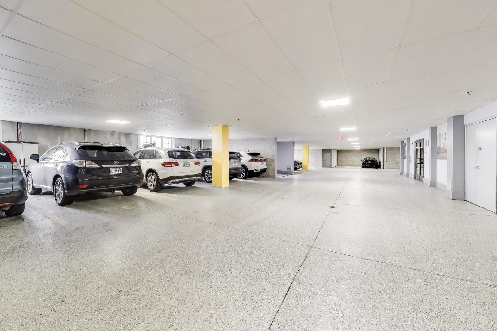 105 S Cottage Hill Avenue #206, Elmhurst, IL 60126