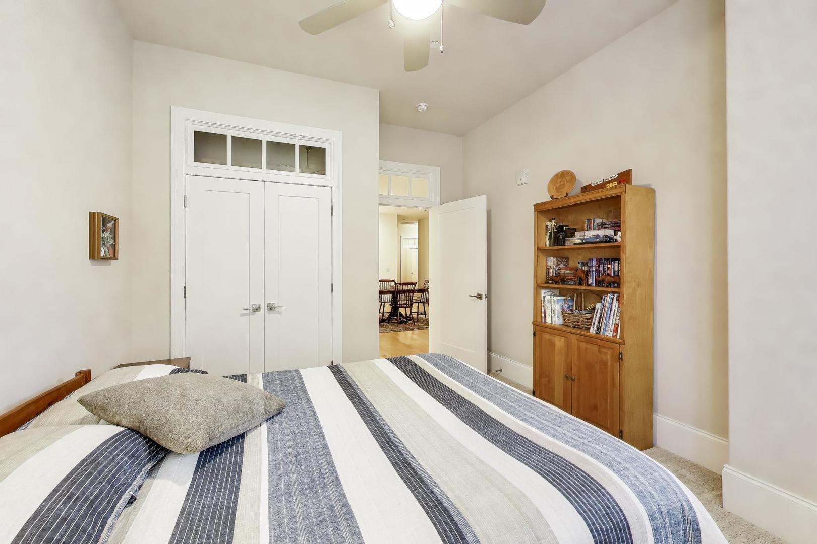 105 S Cottage Hill Avenue #206, Elmhurst, IL 60126