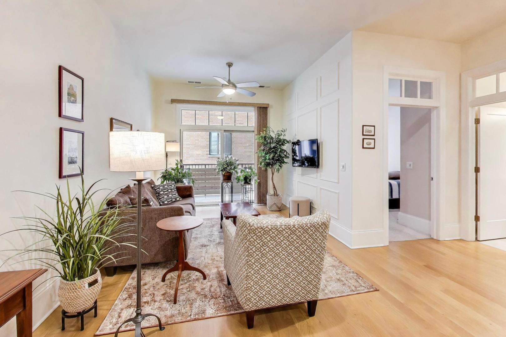 105 S Cottage Hill Avenue #206, Elmhurst, IL 60126