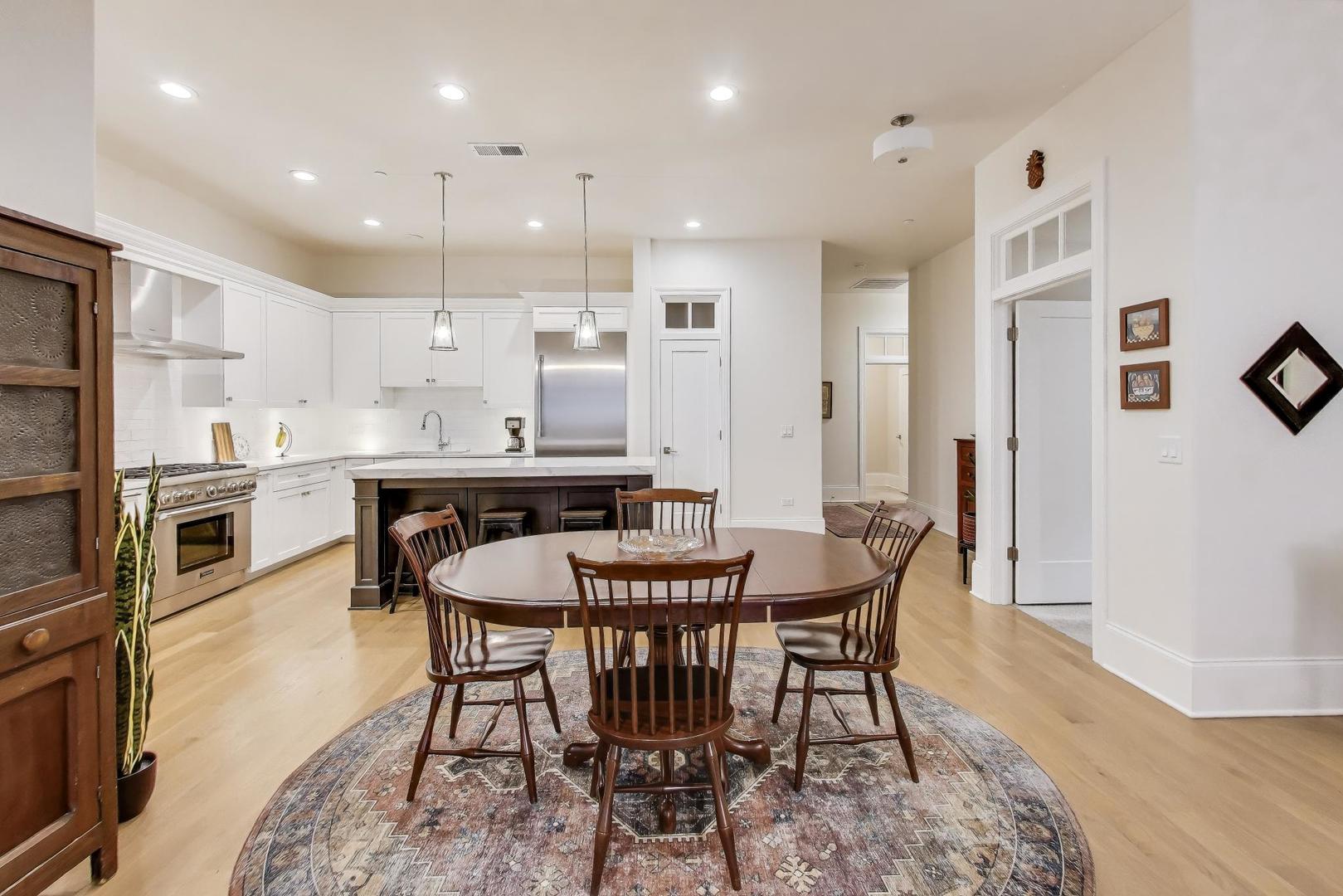 105 S Cottage Hill Avenue #206, Elmhurst, IL 60126