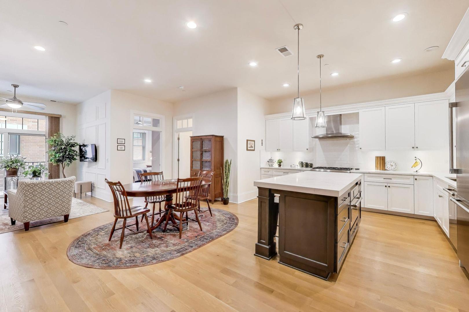 105 S Cottage Hill Avenue #206, Elmhurst, IL 60126