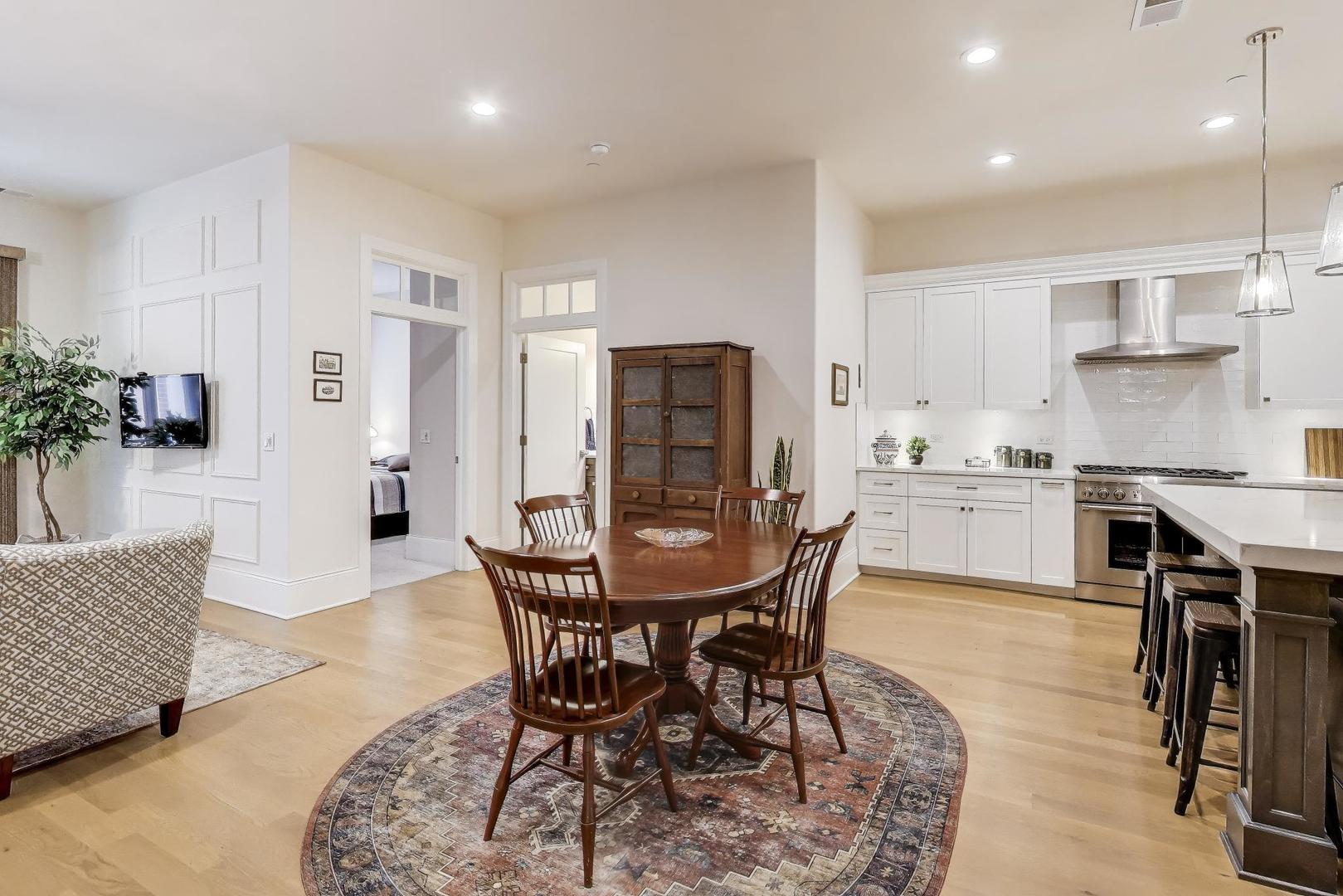 105 S Cottage Hill Avenue #206, Elmhurst, IL 60126