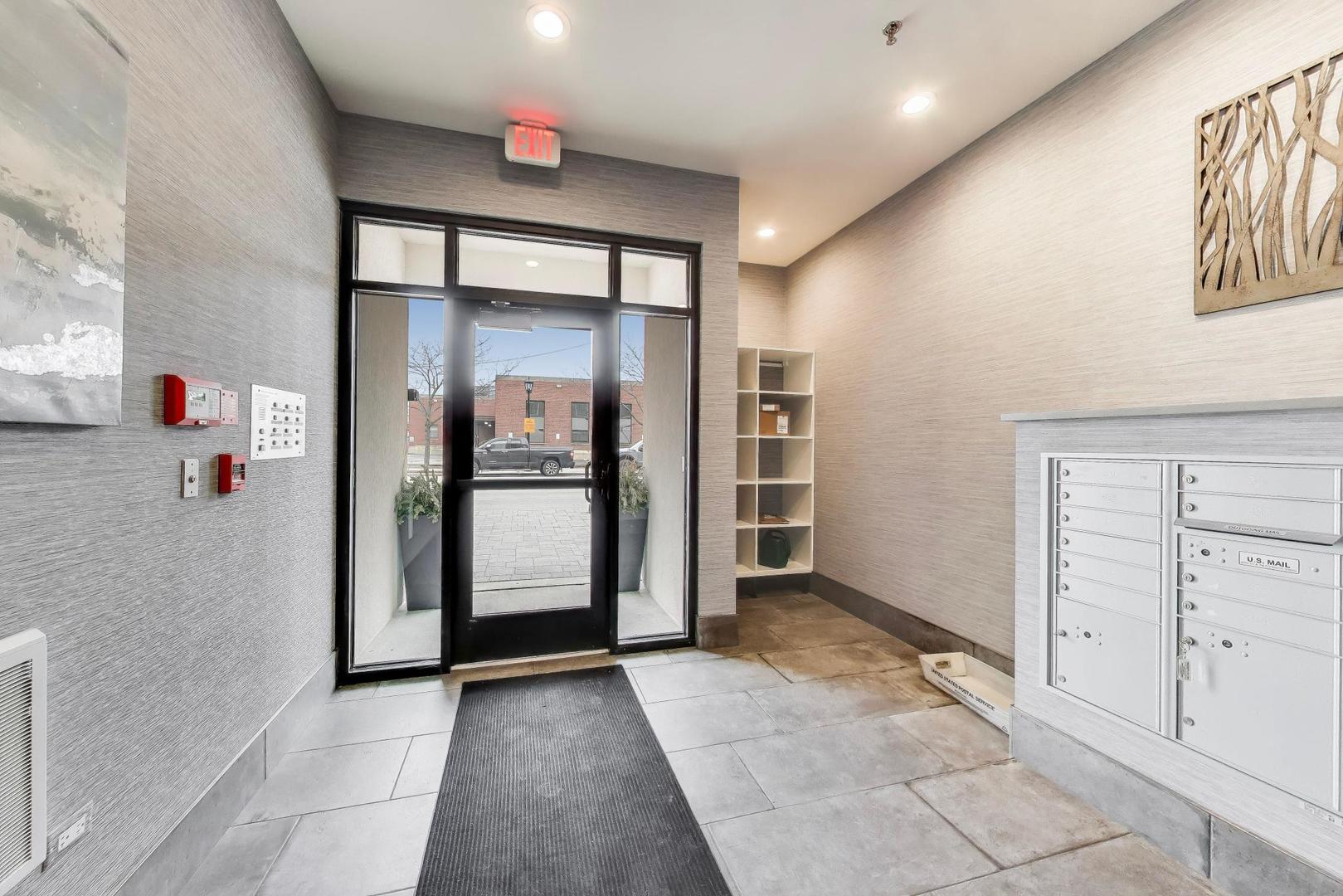 105 S Cottage Hill Avenue #206, Elmhurst, IL 60126