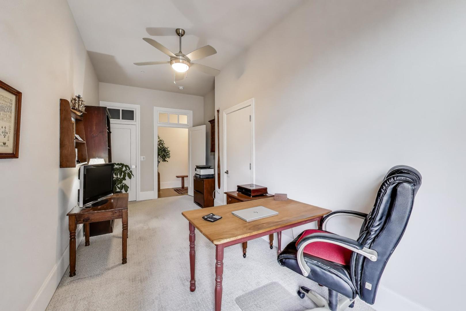 105 S Cottage Hill Avenue #206, Elmhurst, IL 60126