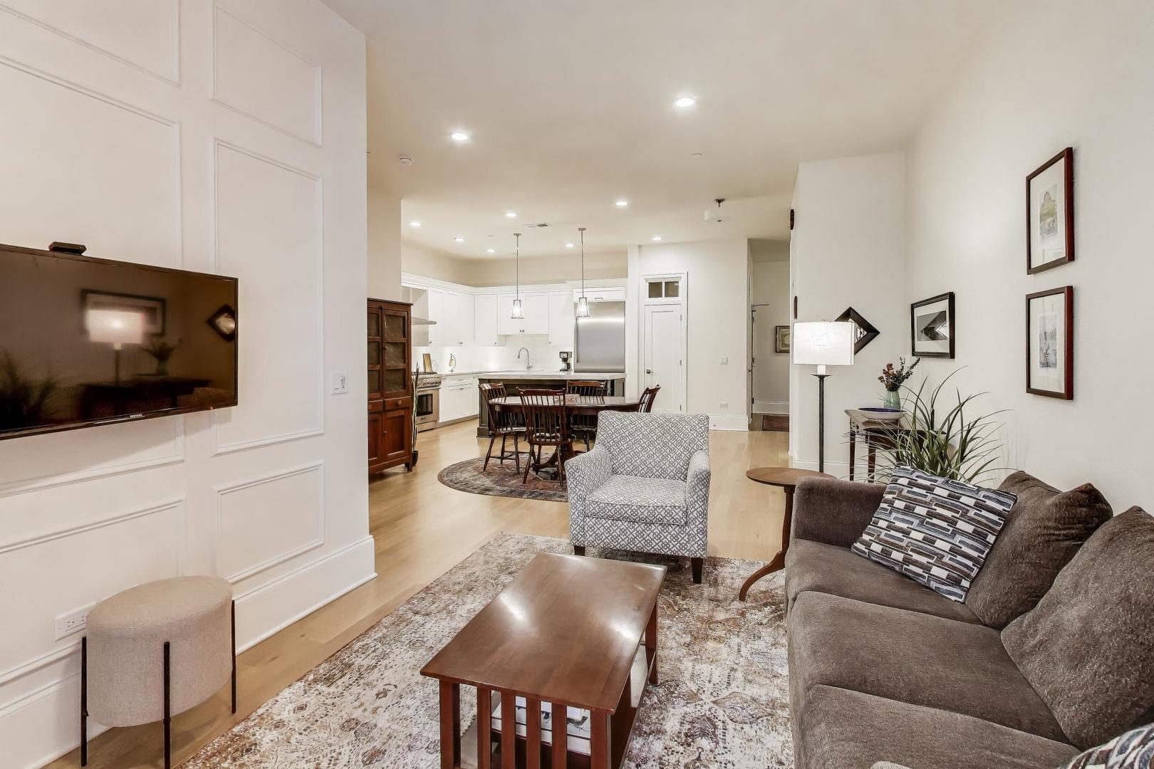 105 S Cottage Hill Avenue #206, Elmhurst, IL 60126