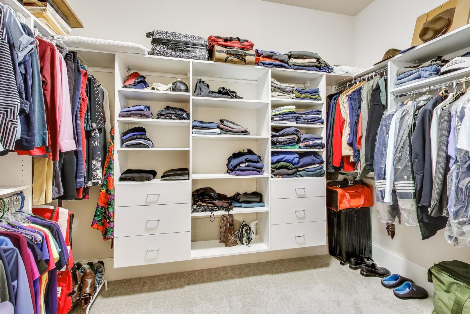 105 S Cottage Hill Avenue #206, Elmhurst, IL 60126