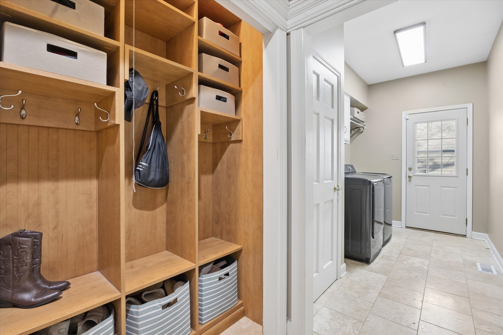 2711 Wendy Drive, Naperville, IL 60565