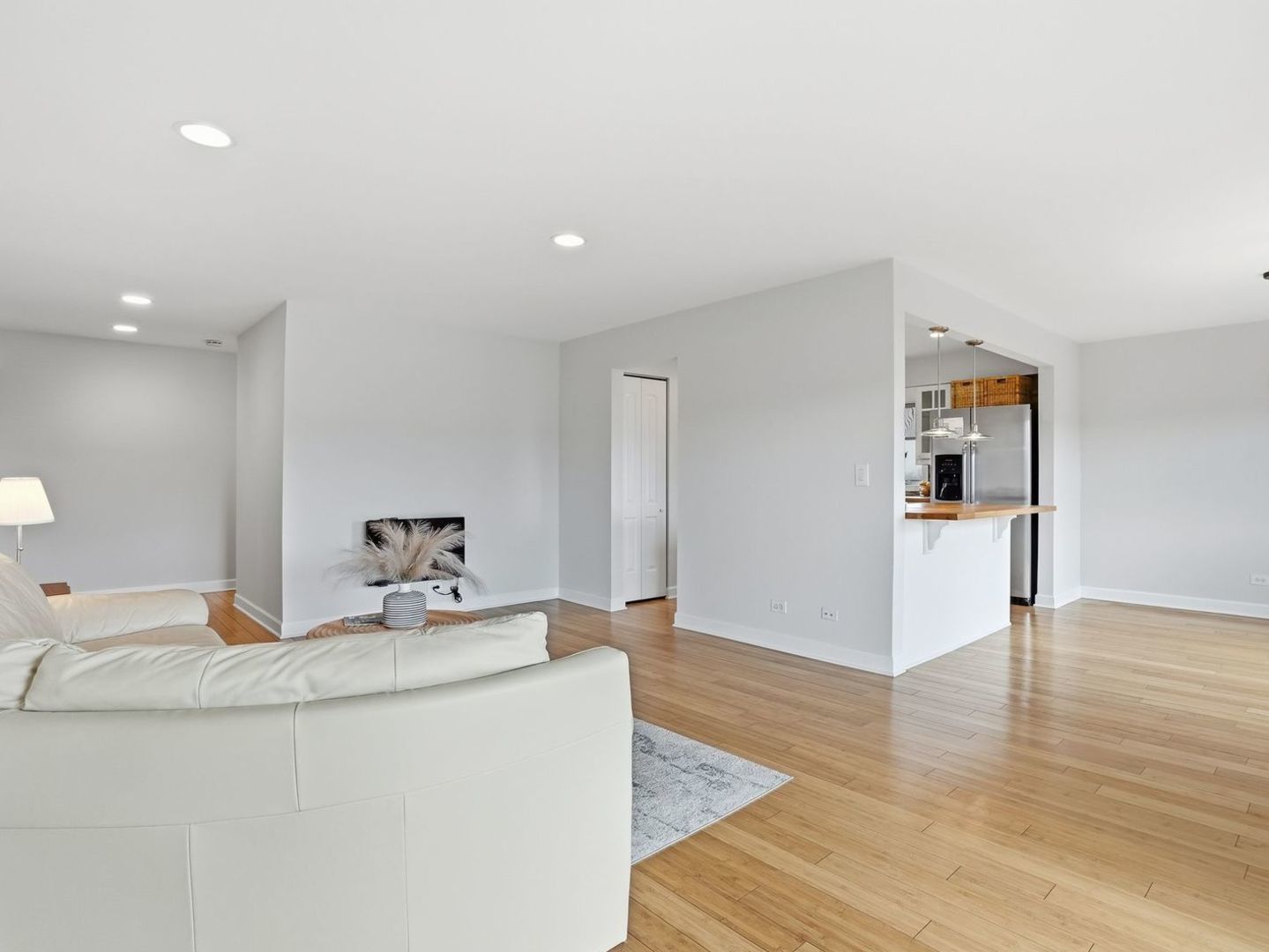 9332 Landings Lane #604, Des Plaines, IL 60016