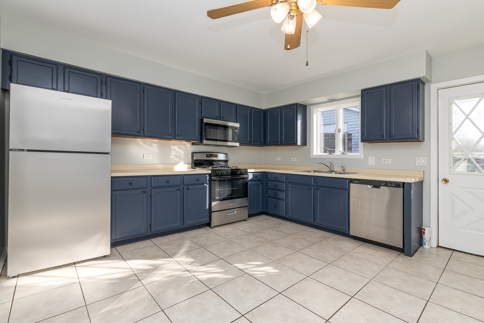 61 Highview Avenue, Fox Lake, IL 60020