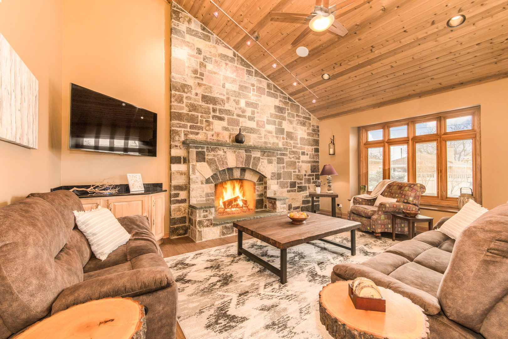 7245 W Lee Street, Niles, IL 60714