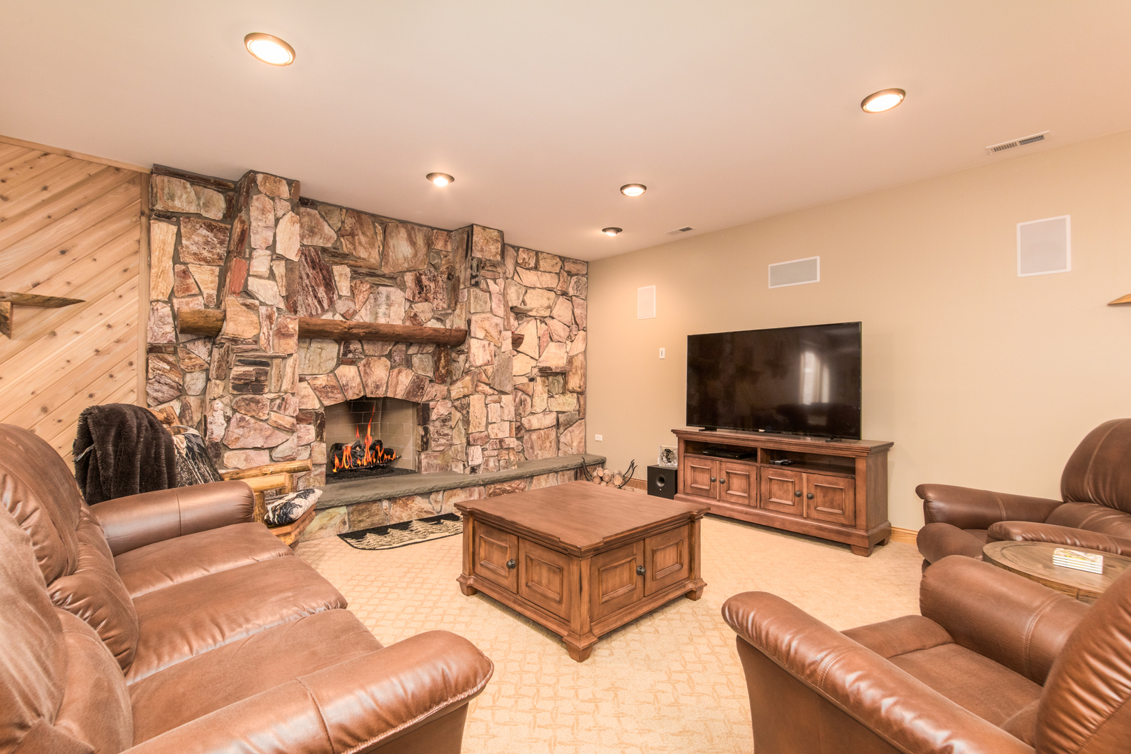 7245 W Lee Street, Niles, IL 60714