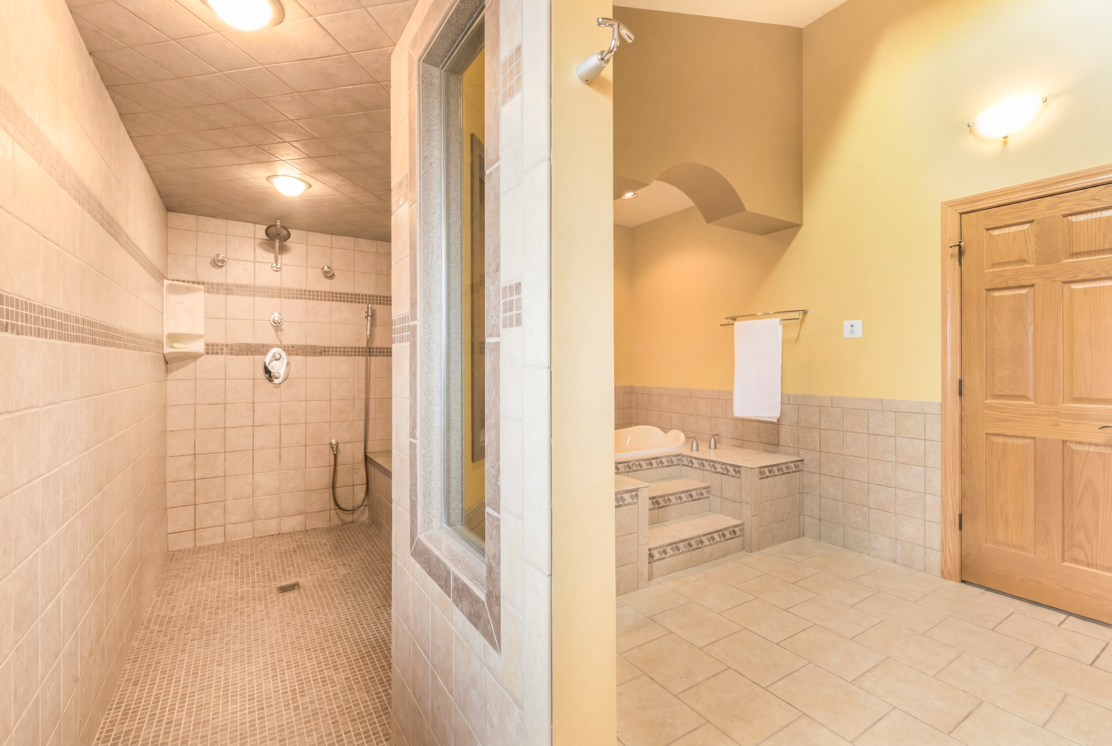 7245 W Lee Street, Niles, IL 60714